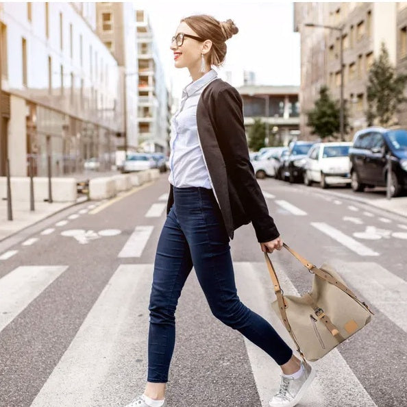 What colors are popular for handbags right now?