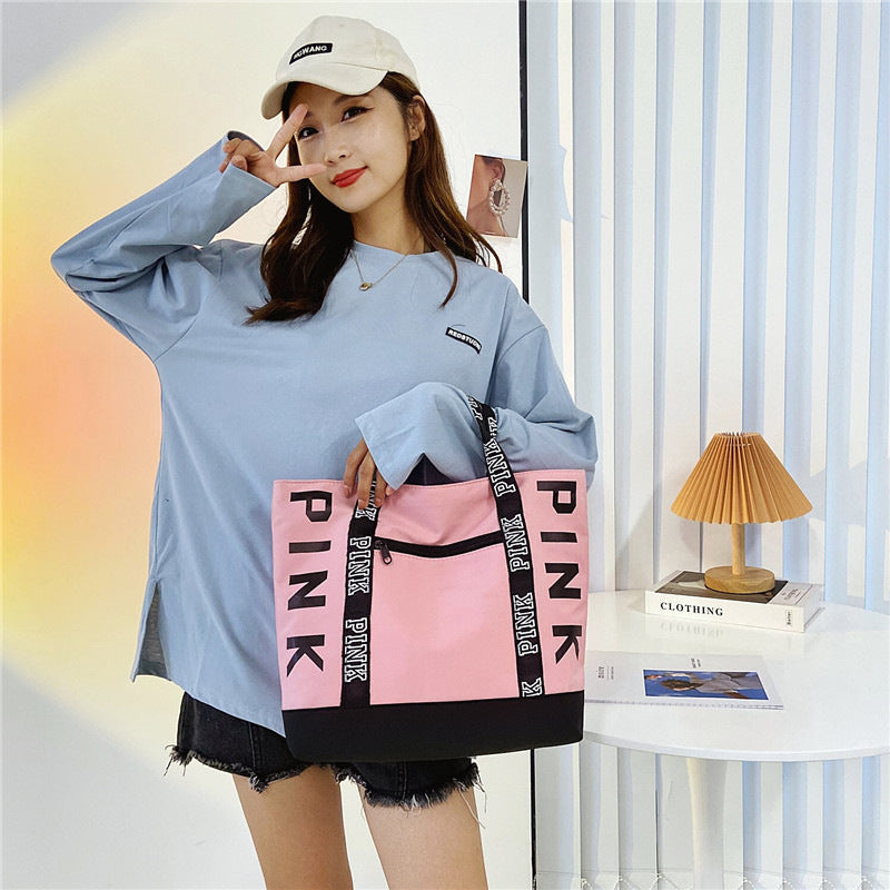 What Handbag Styles Are Celebrities Wearing?